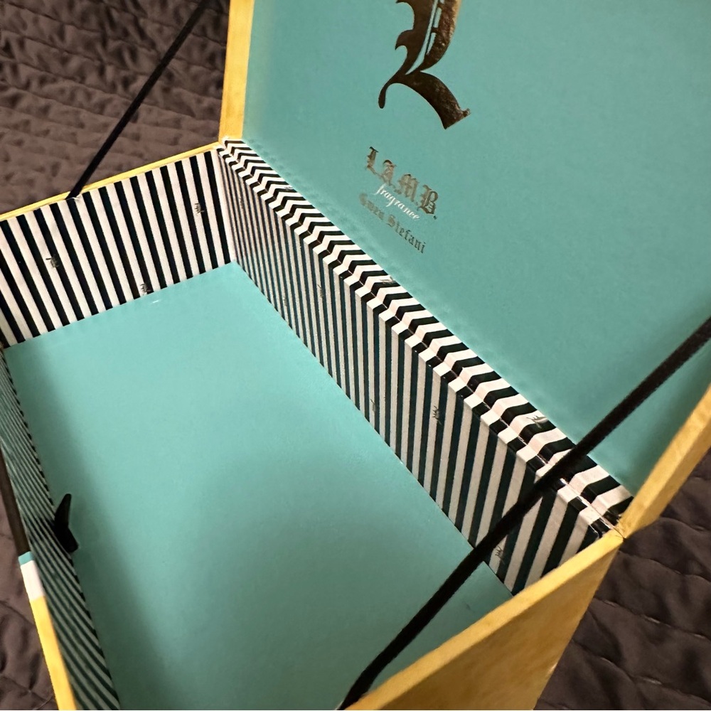 ⭐️ L.A.M.B. Gold and Black Fragrance Box with Teal Interior - Picture 13 of 16